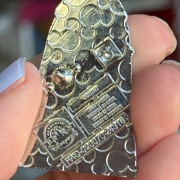 Disney Parks 2024 Imaginative Icons Mystery Pin Set— Sword in the Stone - Picture 4 of 5